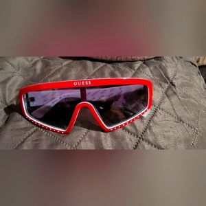 GUESS GU7695 S Red White Shield Sunglasses